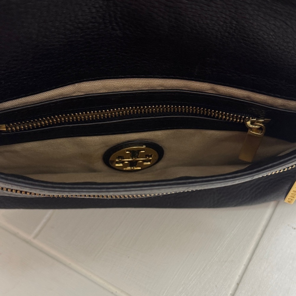 Tory Burch Black and Gold Shoulder Bag - Picture 3 of 5
